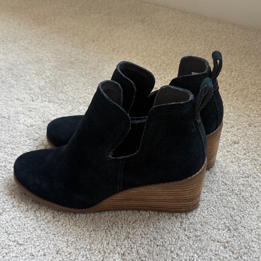 Toms Kallie Women's Black Suede Wedge Ankle Boot